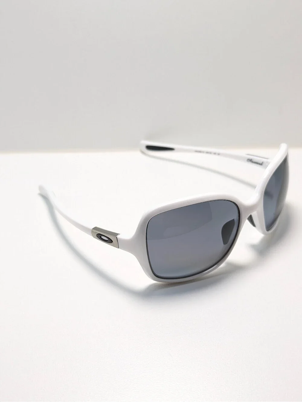 Oakley Obsessed Casual Gray UV White Oversized Square Women’s Fashion Sunglasses